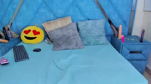 Monii Yi online show from 03.01.26