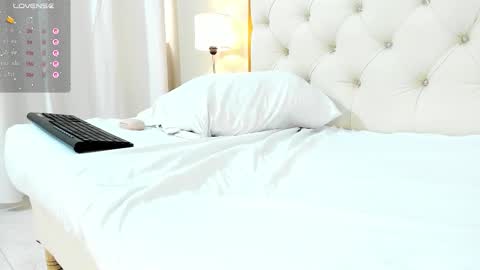 Snapshot of aura_sanders1 chatting on 10.30.25 Aura sanders online show from 10.30.25