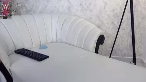 Snapshot of aura_sanders1 chatting on 11.24.25 Aura sanders online show from 11.24.25