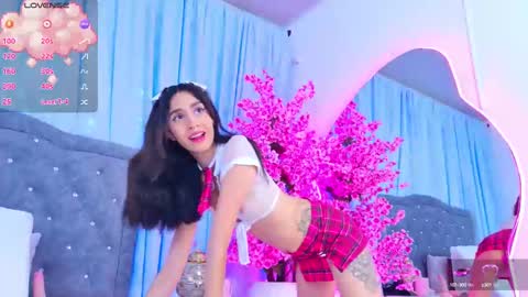 Snapshot of auraross chatting on 02.06.25 Aura online show from 02.06.25