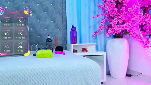 Snapshot of auraross chatting on 10.02.25 Aura online show from 10.02.25