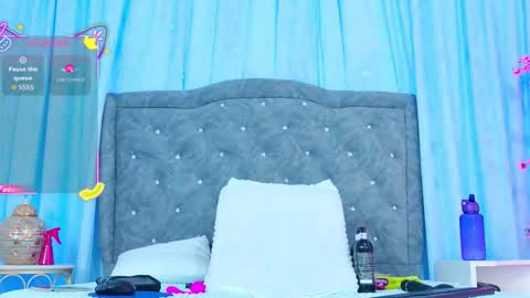 Snapshot of auraross chatting on 10.09.25 Aura online show from 10.09.25