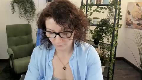 Snapshot of aureliagleam chatting on 05.18.26 Aurelia online show from 05.18.26