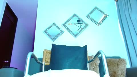 Snapshot of aurimelvalentina chatting on 10.10.25 aurimel valentina online show from 10.10.25