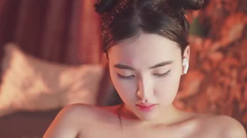 Snapshot of auromora chatting on 12.20.24 Nayeon online show from 12.20.24