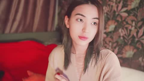 Snapshot of auromora chatting on 12.22.24 Nayeon online show from 12.22.24