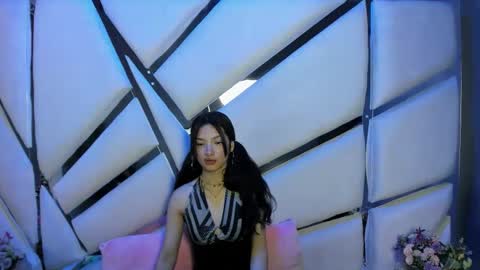 Snapshot of aurora18palmer chatting on 11.10.25 aurora online show from 11.10.25