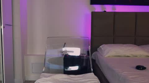 Snapshot of aurora_cherry chatting on 12.05.25 Aurora online show from 12.05.25