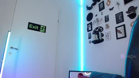 Snapshot of aurora_hotter chatting on 12.22.24 Miss A Fansly - Auroradomina1 online show from 12.22.24