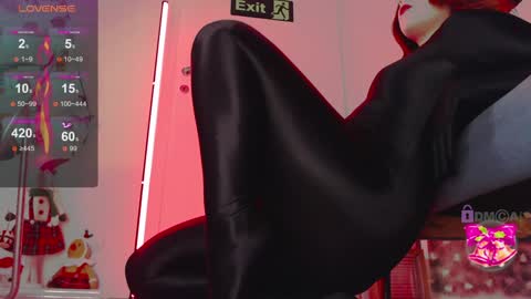 Snapshot of aurora_hotter chatting on 12.23.24 Miss A Fansly - Auroradomina1 online show from 12.23.24