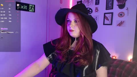 Snapshot of aurora_hotter chatting on 10.30.25 Miss A Fansly - Auroradomina1 online show from 10.30.25