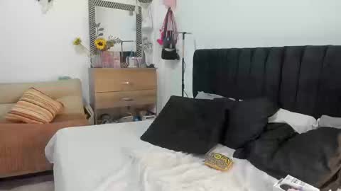 aurora_moonm online show from 03.14.26