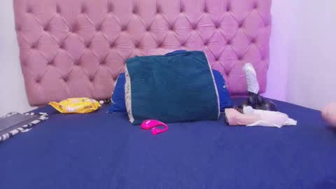 Snapshot of auroraa_miller chatting on 09.09.25 auroraa_miller online show from 09.09.25