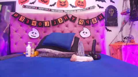 Snapshot of auroraa_miller chatting on 10.15.25 auroraa_miller online show from 10.15.25