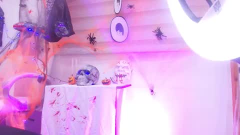 Snapshot of auroraa_miller chatting on 10.31.25 auroraa_miller online show from 10.31.25