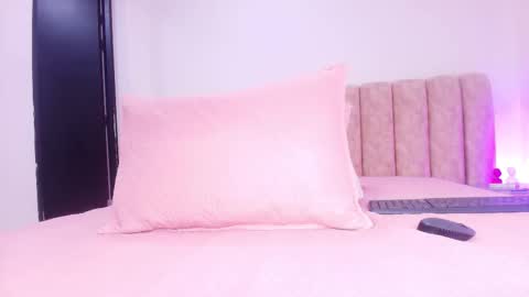 Snapshot of auroraa_miller chatting on 11.15.25 auroraa_miller online show from 11.15.25