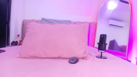 Snapshot of auroraa_miller chatting on 12.02.25 auroraa_miller online show from 12.02.25