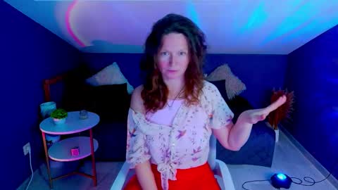 Snapshot of auroraborealis__ chatting on 09.30.25 auroraborealis__ online show from 09.30.25