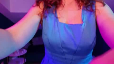 Snapshot of auroraborealis__ chatting on 11.04.25 auroraborealis__ online show from 11.04.25