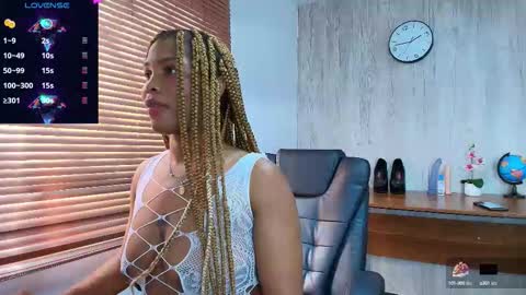 Snapshot of aurorabrow chatting on 09.08.25 Ariana online show from 09.08.25