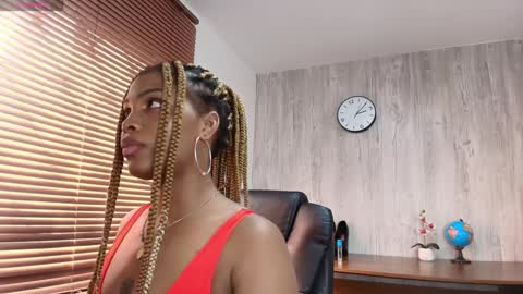 Snapshot of aurorabrow chatting on 09.09.25 Ariana online show from 09.09.25