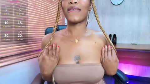 Snapshot of aurorabrow chatting on 09.10.25 Ariana online show from 09.10.25