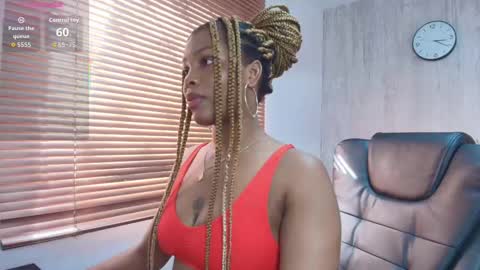 Snapshot of aurorabrow chatting on 09.11.25 Ariana online show from 09.11.25