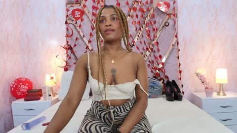 Snapshot of aurorabrow chatting on 09.18.25 Ariana online show from 09.18.25