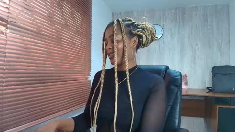 Snapshot of aurorabrow chatting on 10.21.25 Ariana online show from 10.21.25