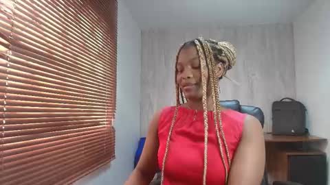 Snapshot of aurorabrow chatting on 10.27.25 Ariana online show from 10.27.25