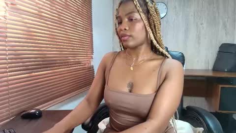 Snapshot of aurorabrow chatting on 10.29.25 Ariana online show from 10.29.25