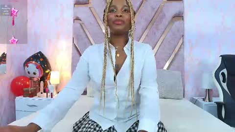 Snapshot of aurorabrow chatting on 10.31.25 Ariana online show from 10.31.25