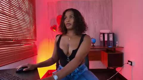 Snapshot of aurorabrow chatting on 02.12.26 Ariana online show from 02.12.26