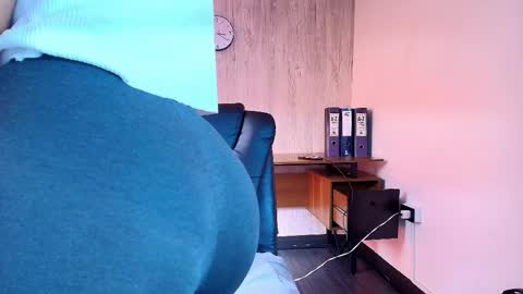 Snapshot of aurorabrow chatting on 02.27.26 Ariana online show from 02.27.26