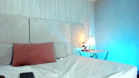 Snapshot of auroradurand chatting on 12.12.24 ... ... online show from 12.12.24