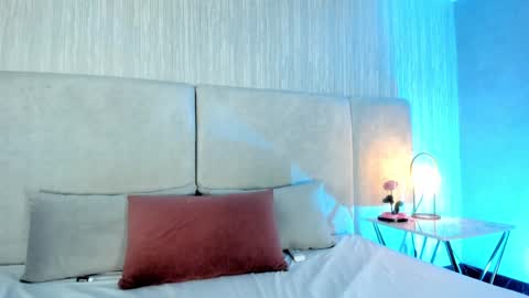 Snapshot of auroradurand chatting on 01.08.25 ... ... online show from 01.08.25