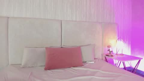 Snapshot of auroradurand chatting on 01.12.25 ... ... online show from 01.12.25