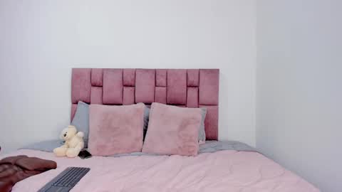 Snapshot of auroradurand chatting on 02.28.25 ... ... online show from 02.28.25