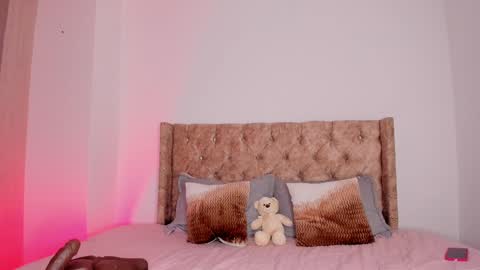 Snapshot of auroradurand chatting on 10.01.25 ... ... online show from 10.01.25