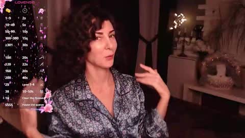 Snapshot of auroragreys chatting on 01.10.26 Aurora online show from 01.10.26