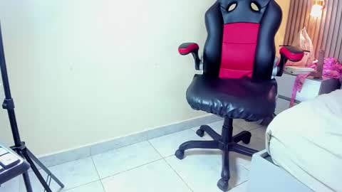 auroramartin2 online show from 11.07.25