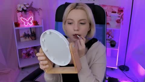 aurorawrenfield online show from 11.11.25