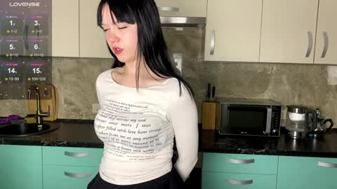 Snapshot of auroriel chatting on 04.06.26 Alice online show from 04.06.26