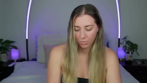 Snapshot of aussielulu chatting on 10.08.25 aussielulu online show from 10.08.25