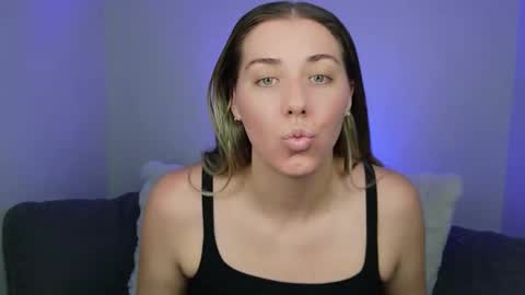 Snapshot of aussielulu chatting on 10.16.25 aussielulu online show from 10.16.25