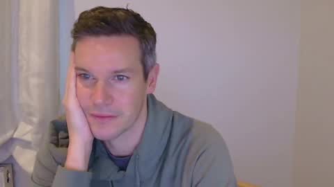 Snapshot of aussiesurfer0000 chatting on 02.17.25 aussiesurfer0000 online show from 02.17.25