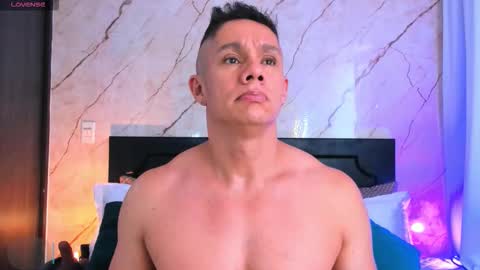 Snapshot of austin_boyjrg chatting on 11.05.25 Austin online show from 11.05.25