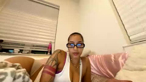 Snapshot of autumnnallure chatting on 12.05.25 autumnnallure online show from 12.05.25