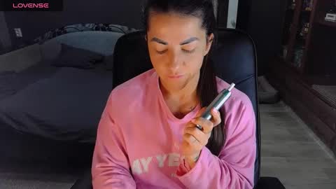 Snapshot of ava__doll chatting on 10.02.25 Ava online show from 10.02.25