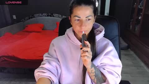 Snapshot of ava__doll chatting on 10.15.25 Ava online show from 10.15.25